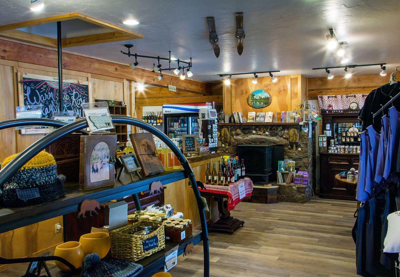 High Country And Hotel Cooke City