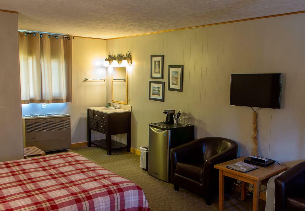 High Country And Hotel Cooke City