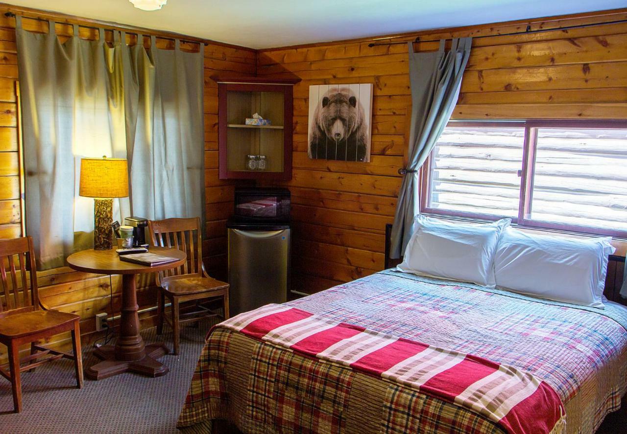Hotel High Country And *